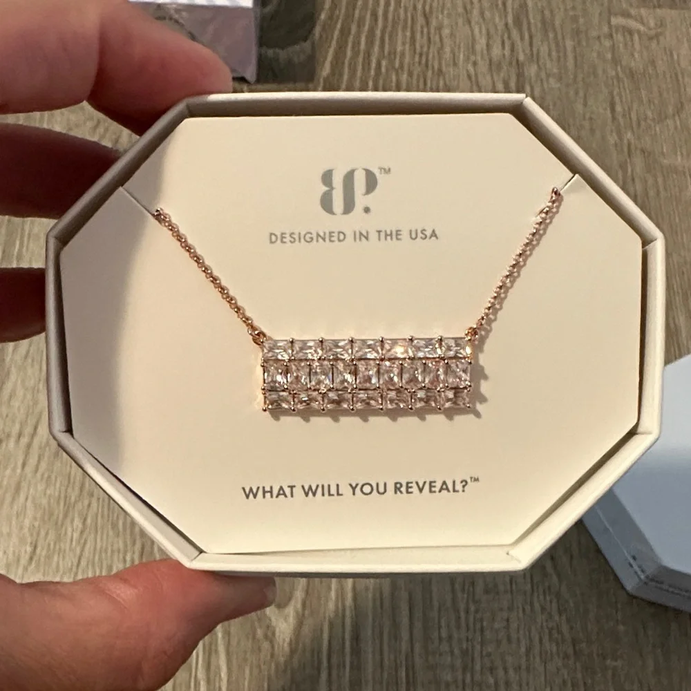 Bomb Party Women’s Set of Seven Pieces of Elegant Necklaces & Rings‎ Size 5 & 6 - Picture 3 of 13